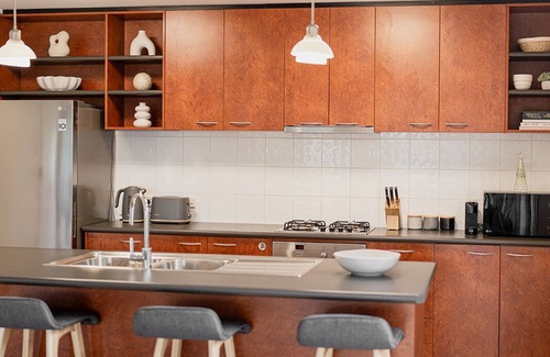 Traralgon House | 3 bedroom CBD townhouse overlooking tennis courts