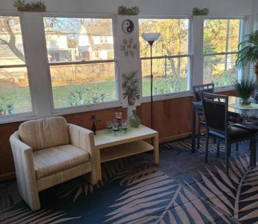 Royal Oak House | 3 bedroom colonial house