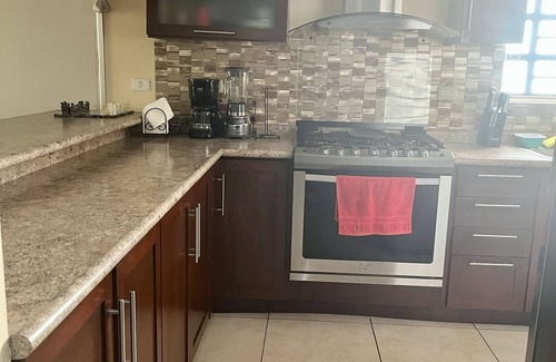 San Nicolas de los Garza Condo | 3-bedroom condo in phenomenal Ciudad Apodaca with AC, WiFi, 20 min from the air
