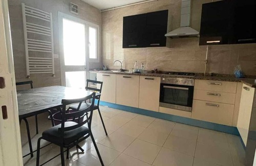 Borj Louzir Apartment | 3 Bedroom Cozy Apartment with Direct Airport View Soukra