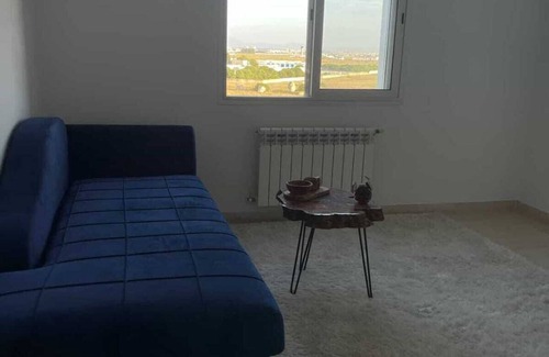 Borj Louzir Apartment | 3 Bedroom Cozy Apartment with Direct Airport View Soukra