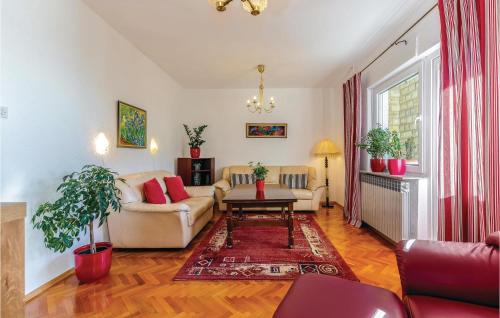 Zurkovo Apartment | 3 Bedroom Cozy Apartment In Kostrena