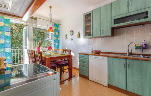 Zurkovo Apartment | 3 Bedroom Cozy Apartment In Kostrena