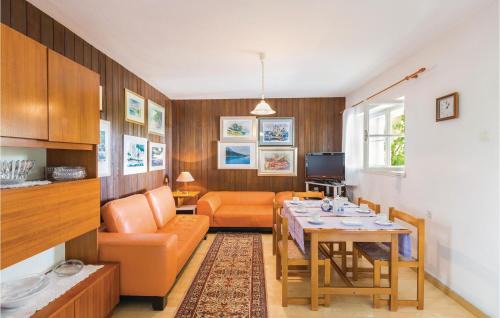 Bidol Apartment | 3 Bedroom Cozy Apartment In Makarska