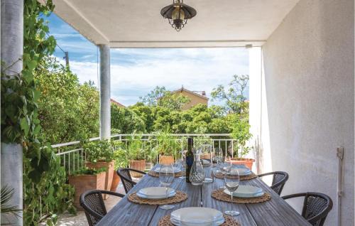 Bidol Apartment | 3 Bedroom Cozy Apartment In Makarska