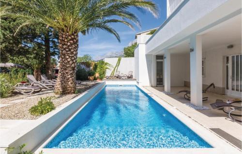 Bidol Apartment | 3 Bedroom Cozy Apartment In Makarska