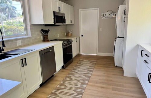 Hollywood Lakes House | 3-bedroom Cozy Retreat in Hollywood Lakes