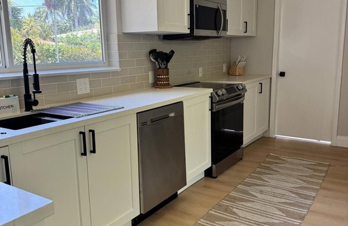 Hollywood Lakes House | 3-bedroom Cozy Retreat in Hollywood Lakes