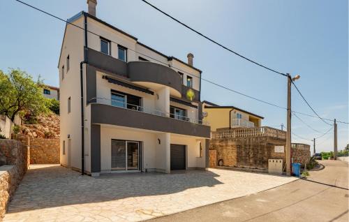 Prizna Apartment | 3 Bedroom Gorgeous Apartment In Prizna