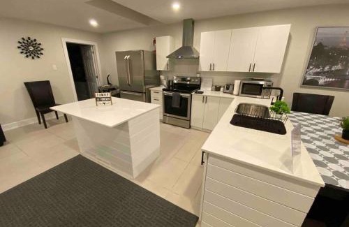 Chapel Hill South House | 3 Bedroom Home, 3 Queen Beds, Close To All Amenities