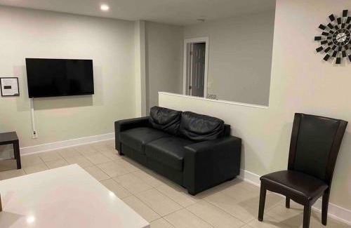 Chapel Hill South House | 3 Bedroom Home, 3 Queen Beds, Close To All Amenities