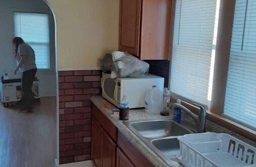 Jerseyville House | 3 Bedroom Home Away From Home