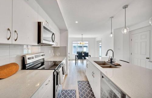 Southwest Edmonton House | 3 Bedroom Home in Glenridding Area