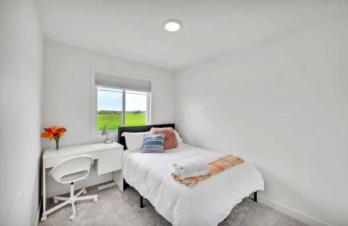 Southwest Edmonton House | 3 Bedroom Home in Glenridding Area