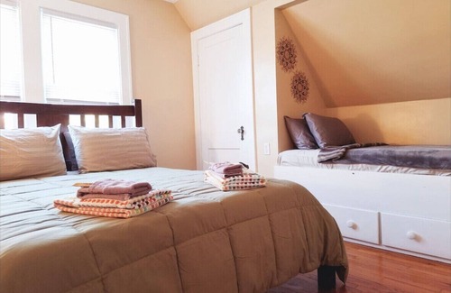 North East House | 3 Bedroom Home in Town