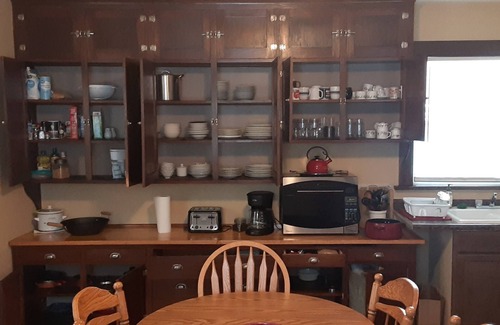 Gladstone House | 3- bedroom home on the river10 min. from town also have identical 1818034 ID #