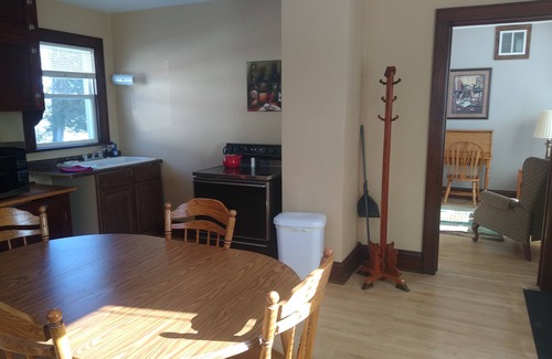 Gladstone House | 3- bedroom home on the river10 min. from town also have identical 1818034 ID #