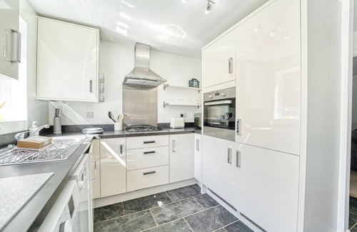 Worcester House | 3 Bedroom Home with Parking in Worcester