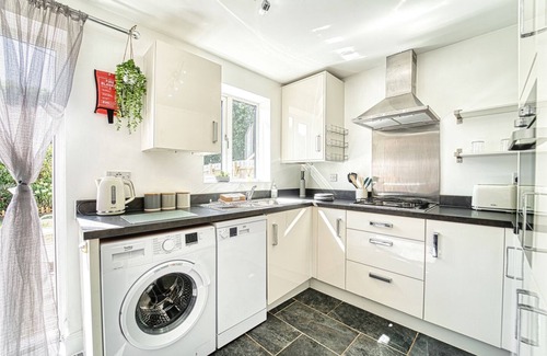 Worcester House | 3 Bedroom Home with Parking in Worcester