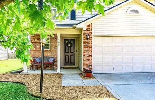 Brownsburg House | 3-bedroom home with fenced yard, 2 car garage and patio