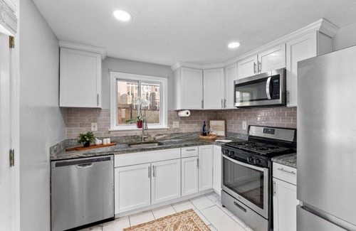 Brentwood House | 3-bedroom house and game room in Pittsburgh with WiFi, AC