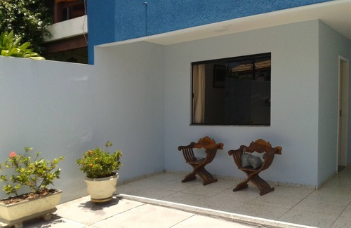 Taio House | 3 Bedroom House, 2 Car Garage - Sleeps 8 People- Pet Friendly