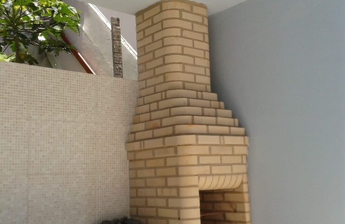 Taio House | 3 Bedroom House, 2 Car Garage - Sleeps 8 People- Pet Friendly
