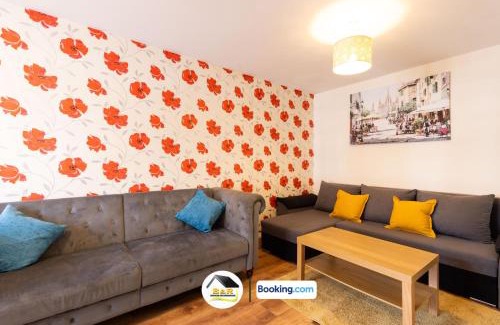 Amesbury House | 3 Bedroom House By B and R Serviced Accommodation Amesbury With Wifi & Free Parking