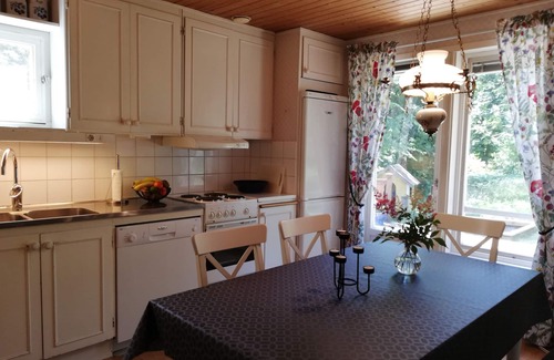 Vittsjo Cottage | 3 bedroom house by forest and lake