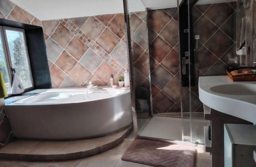 Montjoux House | 3-bedroom house for 10 people