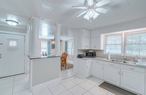 Chickasaw House | 3-bedroom house in awesome Chickasaw with WiFi, AC