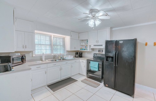 Chickasaw House | 3-bedroom house in awesome Chickasaw with WiFi, AC