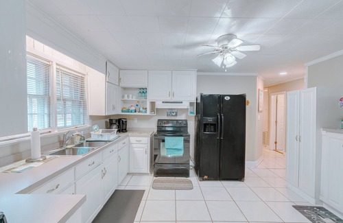 Chickasaw House | 3-bedroom house in awesome Chickasaw with WiFi, AC