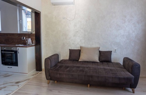 Perushtitsa House | 3-bedroom house in charming Perushtitsa with WiFi, AC. Enjoyable getaway awaits