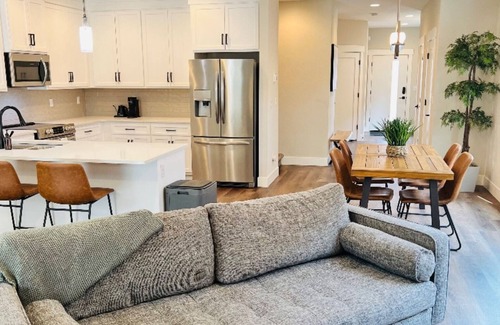 Minnehaha House | 3-bedroom house in brilliant Vancouver with WiFi, AC. Enjoyable stay guaranteed
