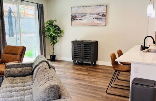 Minnehaha House | 3-bedroom house in brilliant Vancouver with WiFi, AC. Enjoyable stay guaranteed