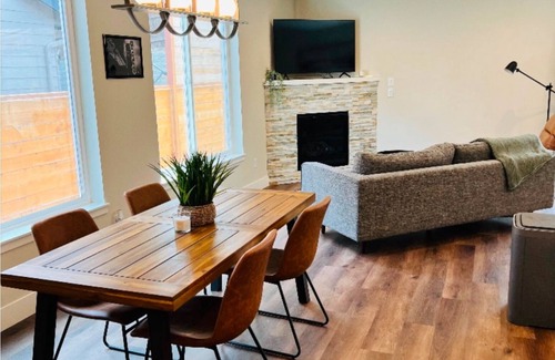 Minnehaha House | 3-bedroom house in brilliant Vancouver with WiFi, AC. Enjoyable stay guaranteed