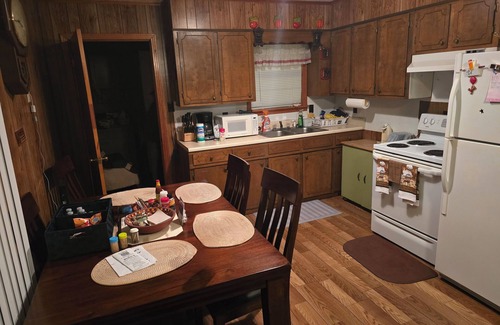 Stanton House | 3-bedroom house in charming Stanton with AC, WiFi. Book now