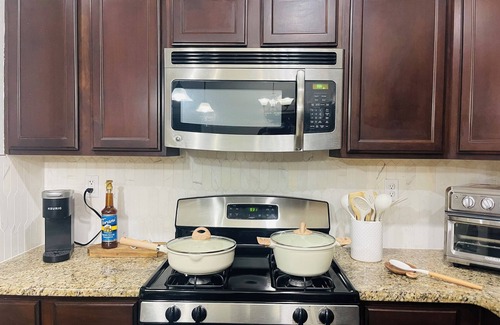 Biggs Field House | 3-bedroom house in El Paso with KING SIZE BED
