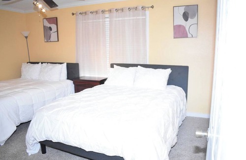 Midland House | 3-bedroom house in peaceful Midland with AC