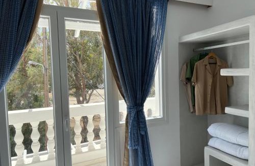 Perissa Apartment | 3 Bedroom House included free car rental