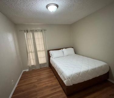 Rowlett House | 3 Bedroom house Near the Lake