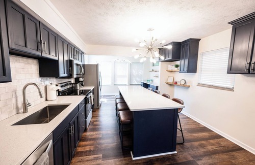 Grove City House | 3-bedroom house one mile from downtown Grove City+Dogs welcome+Quiet+Pool table