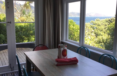 Lower Hutt House | 3 Bedroom House with Amazing Sea Views.