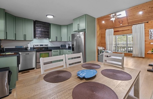Andalusia Cabin | 3 bedroom lake front cabin, kayaks, fire pit and more!