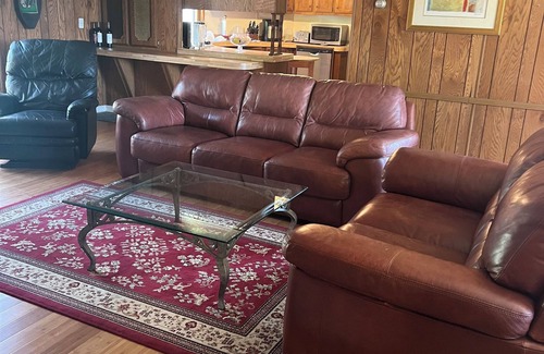 Cloverdale House | 3 bedroom lakefront vacation home