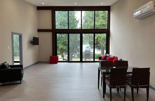 Lakefield House | 3-bedroom Lakefront Villa #7