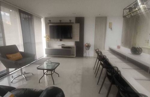 Robledo Apartment | 3 Bedroom Large Loft, gym, balcony, Pool, Sauna.