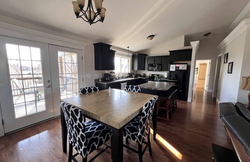 Collinsville Apartment | 3 Bedroom Loft overlooking water
