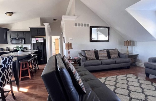 Collinsville Apartment | 3 Bedroom Loft overlooking water